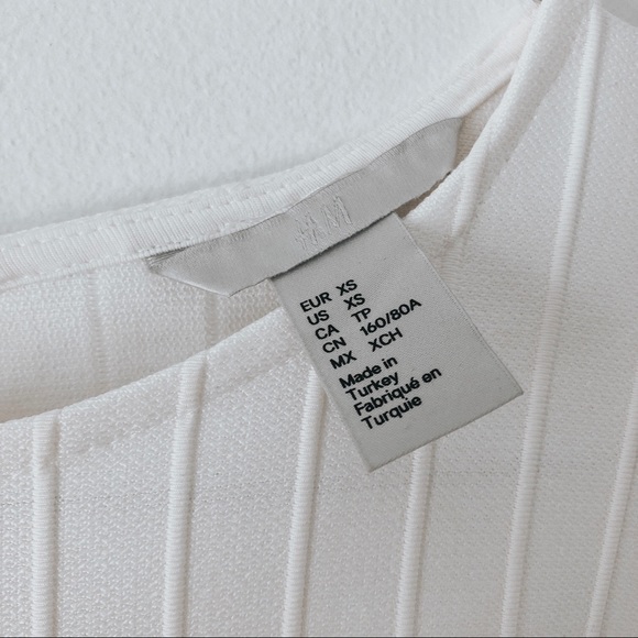 H&M • Bell Sleeve 70’s Style Top - Picture 4 of 4